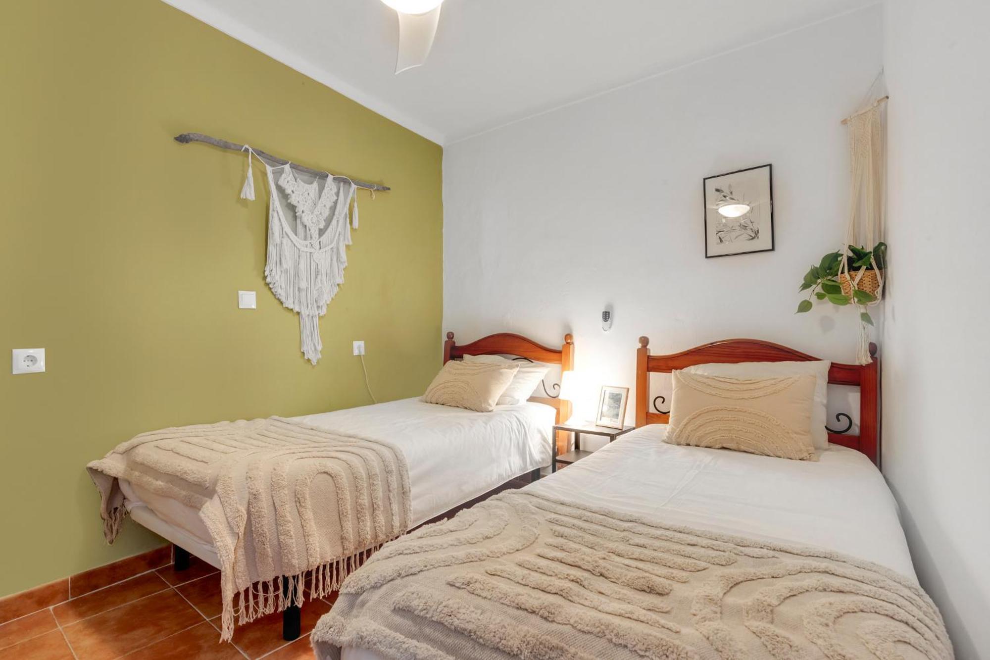Casa De La Montana Apartments Sayalonga ภายนอก รูปภาพ